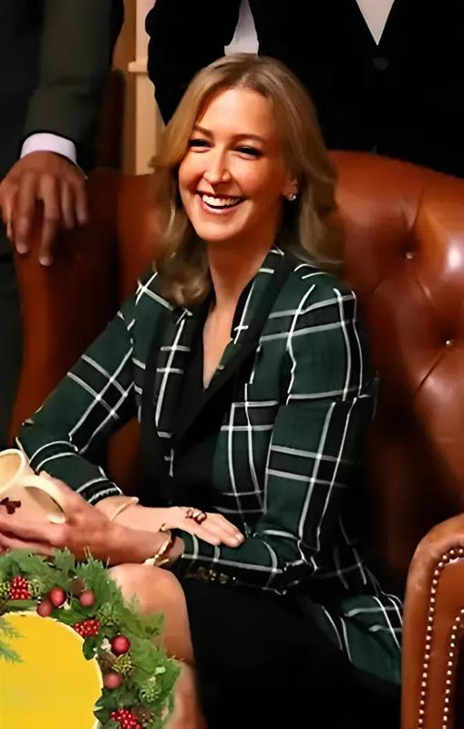 Good Morning America December 2025 Lara Spencer Plaid Green Blazer