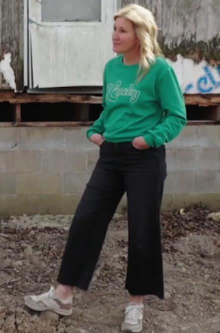 Fixer to Fabulous Season 07 Episode 04 Jenny Marrs Green Sweatshirt